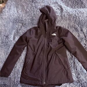 ❌❌❌SOLD❌❌❌
The North Face Women's Black Hooded Ski Jacket with puffer inside.